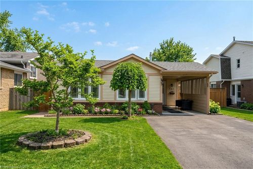 697 Lomond Cres, Burlington, ON, L7L2N8 | Card Image
