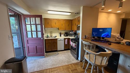 103-x-1587 N Colonial Ter, ARLINGTON, VA, 22209-1429 | Card Image