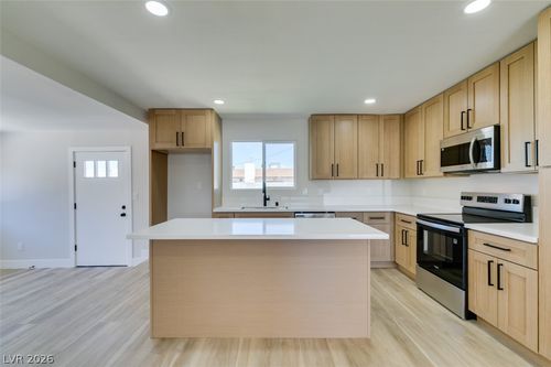 5920 Forrest Hills Ln, Las Vegas, NV, 89108-1581 | Card Image