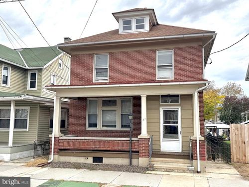 1st-137 E Penn Ave, ROBESONIA, PA, 19551-1527 | Card Image