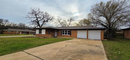 2112 Downey Dr, Fort Worth, TX, 76112-5208 | Card Image