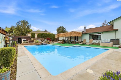 800 N Reed Pl, Kennewick, WA, 99336-2316 | Card Image