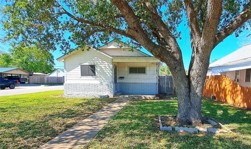 430 W Kenedy Ave, Kingsville, TX, 78363-5352 | Card Image