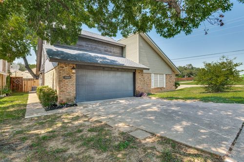 3011 Carolyn Ct, Bedford, TX, 76021-4123 | Card Image