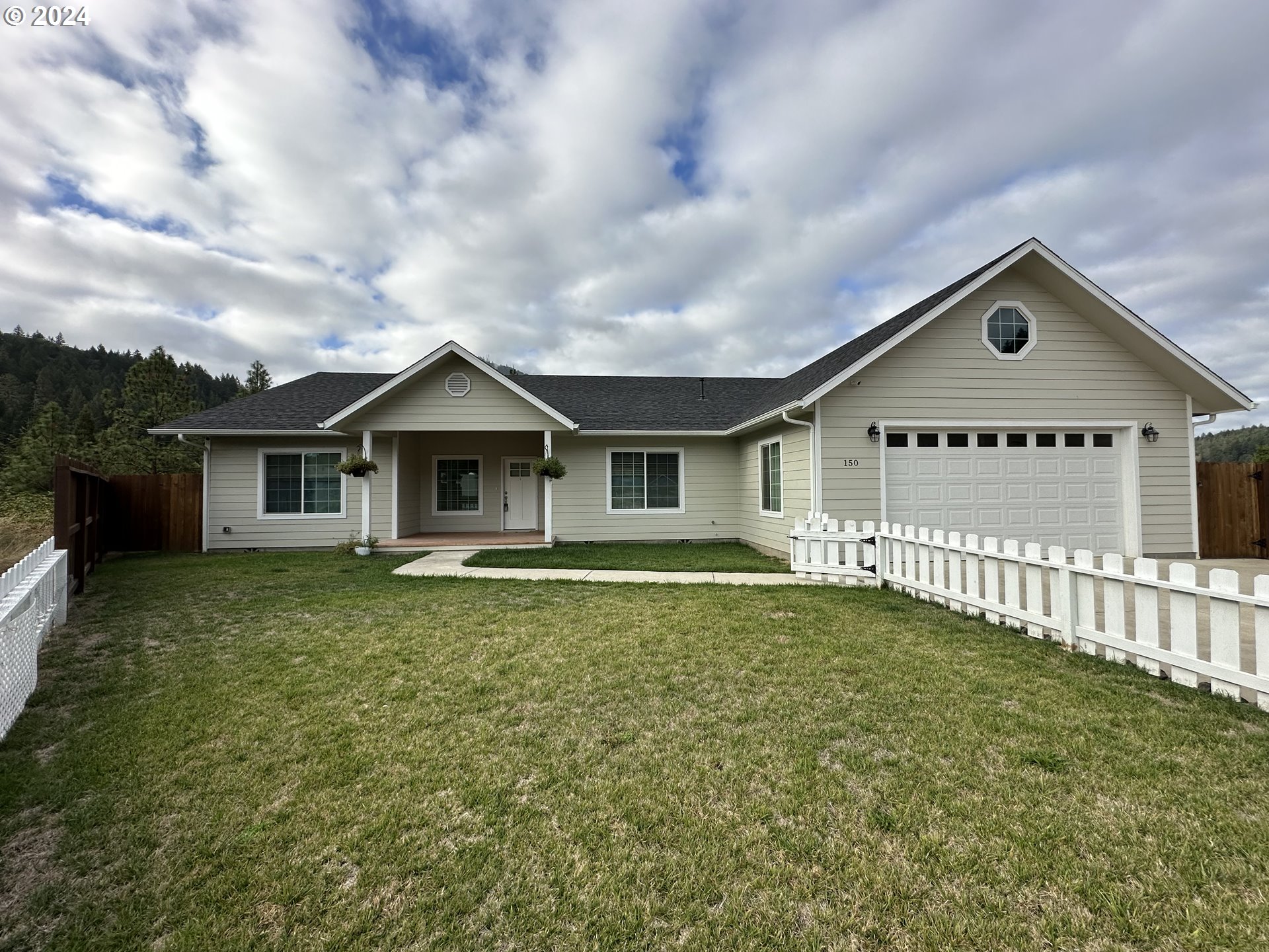 Deer Song Ct, Canyonville, OR 97417