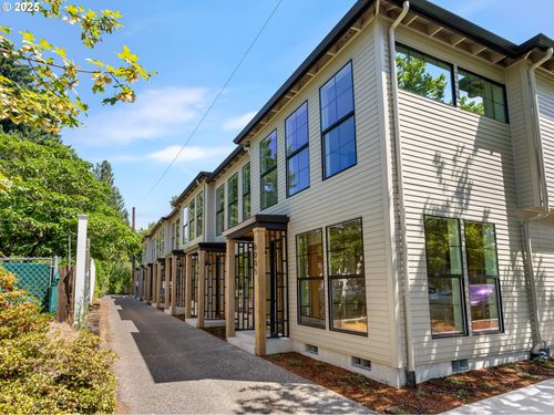 1-3003 Ne Ainsworth St, Portland, OR, 97211-6751 | Card Image