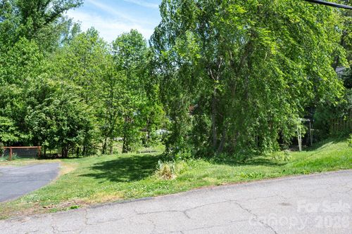 111 Dorchester Ave, Asheville, NC, 28806-3517 | Card Image