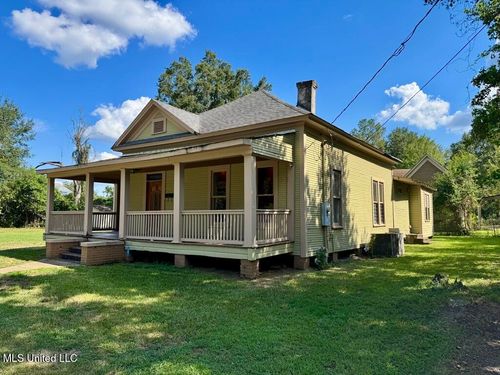104 Columbia St, Hattiesburg, MS, 39401-1957 | Card Image