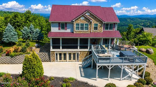 706 Chestnut Dr, Gatlinburg, TN, 37738-4450 | Card Image