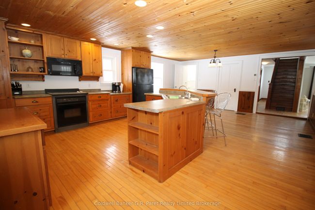 22445 Fairview Rd, House other with 3 bedrooms, 1 bathrooms and 6 parking in Thorndale ON | Image 9