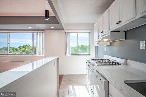 912-2500 N Van Dorn St, ALEXANDRIA, VA, 22302-1606 | Card Image