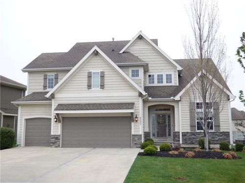 8202 W 166th Ct, Overland Park, KS, 66085-8131 | Card Image