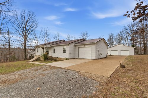 300 Troy Ln, Hohenwald, TN, 38462-4055 | Card Image