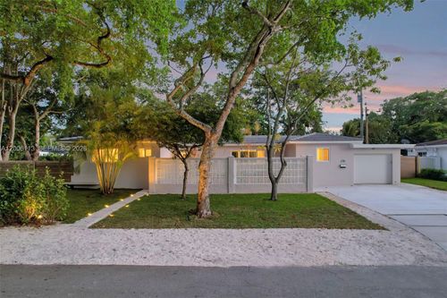 2 Nw 89th St, El Portal, FL, 33150-2432 | Card Image