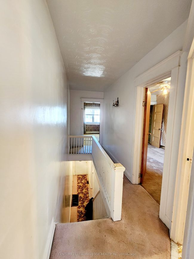 635 Coxwell Ave, House attached with 3 bedrooms, 2 bathrooms and null parking in Toronto ON | Image 17