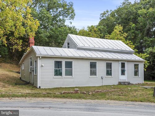 4530 Saint Davids Church Rd, FORT VALLEY, VA, 22652-2719 | Card Image