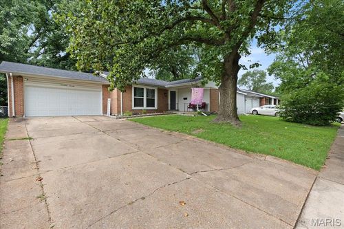 1770 Keeven Ln, Florissant, MO, 63031-6436 | Card Image