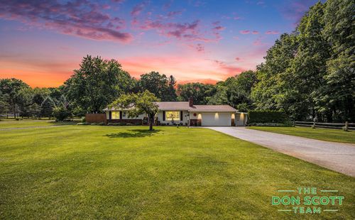 11829 Hoskins Ave, Cedar Springs, MI, 49319-9180 | Card Image