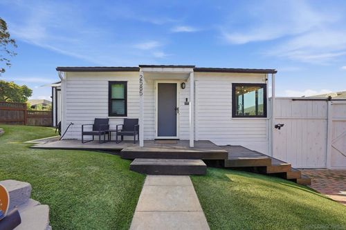 2585 J St, San Diego, CA, 92101 | Card Image