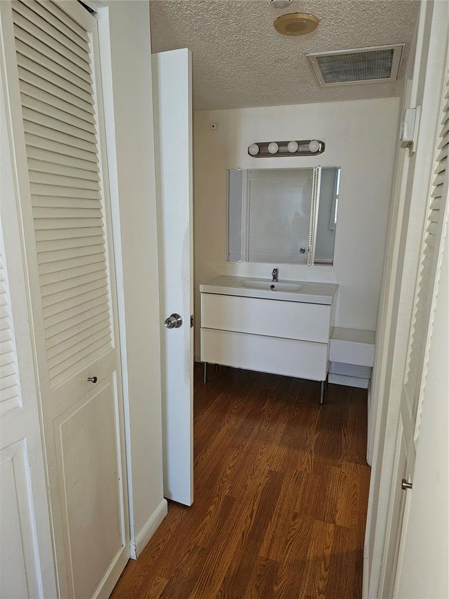 APT-1717 - 500 Bayview Dr, Condo with 1 bedrooms, 2 bathrooms and null parking in Sunny Isles Beach FL | Image 10