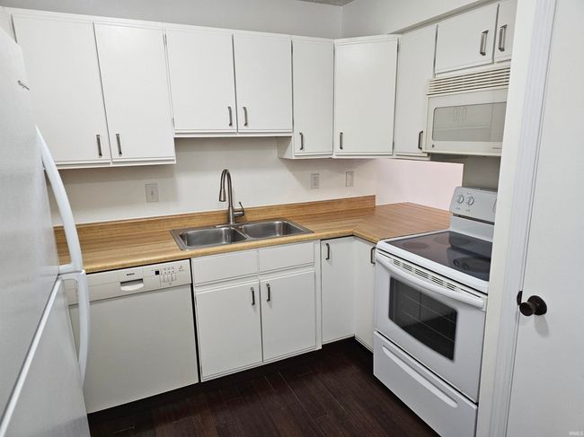 603 Clarinet Blvd. E., Condo with 3 bedrooms, 2 bathrooms and null parking in Elkhart IN | Image 5