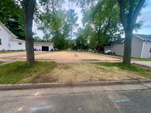 312 12th Ave W, Menomonie, WI, 54751-2433 | Card Image