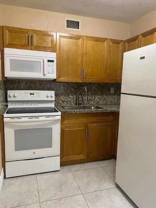 2-6616 Nw 15th Ave, Miami, FL, 33147-7918 | Card Image