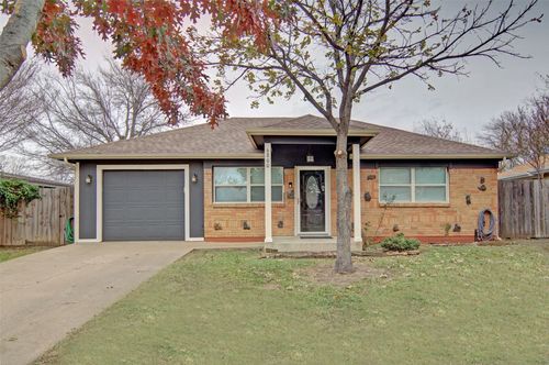 6800 Wallis Rd, Lake Worth, TX, 76135-2218 | Card Image