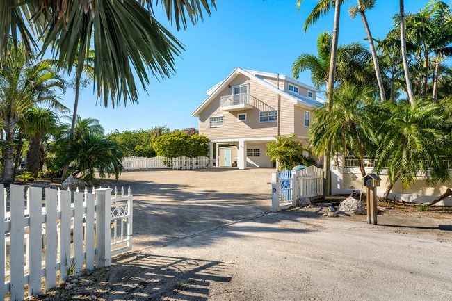 Entire property is gated and fenced | Image 18