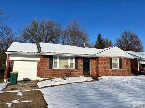1257 Waldorf Dr, Saint Louis, MO, 63137-1225 | Card Image