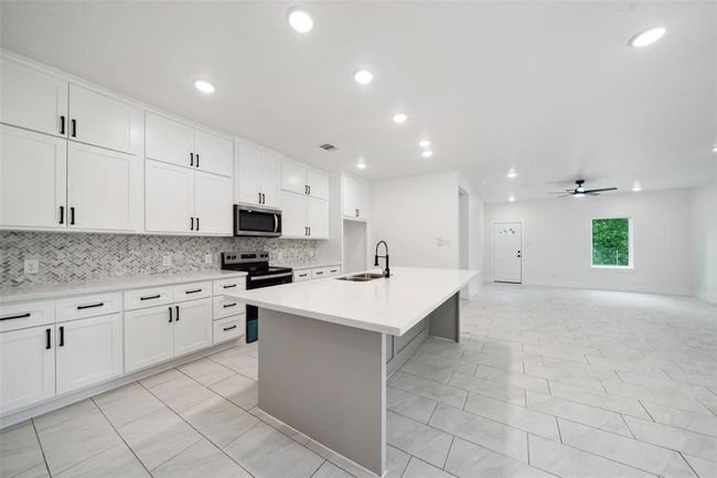 708 Azalea St, House other with 4 bedrooms, 2 bathrooms and 2 parking in Prairie View TX | Image 7