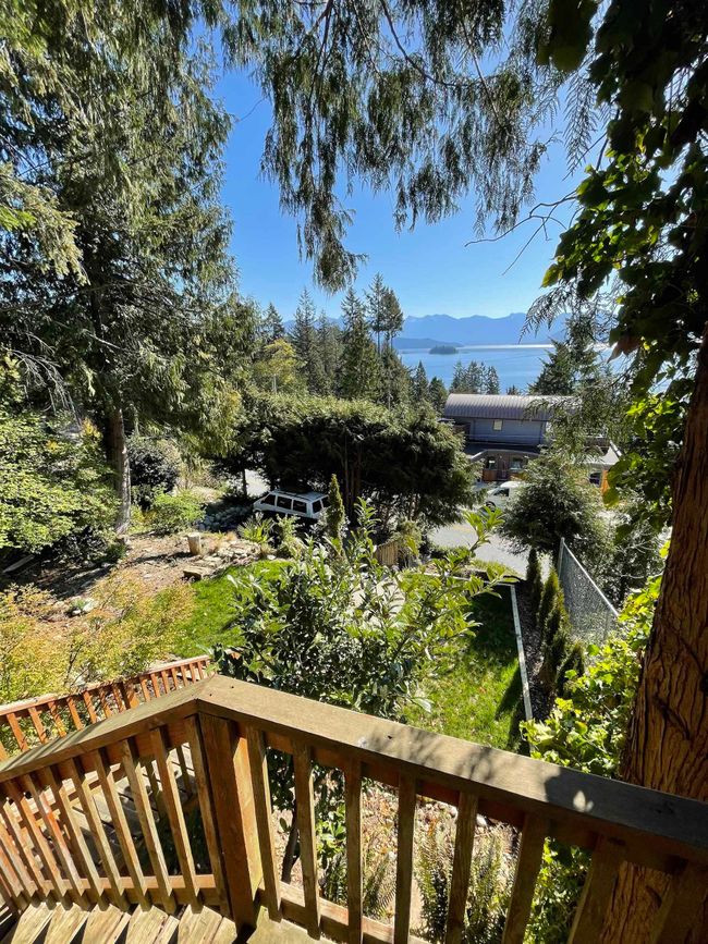 1833 North Road, House other with 3 bedrooms, 2 bathrooms and 2 parking in Gibsons BC | Image 21