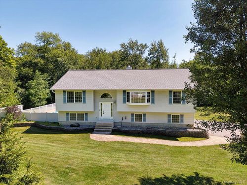 3 Justbrand Ln, Poughkeepsie, NY, 12603-4528 | Card Image
