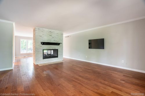 4865 Beacon Hill Dr, Bloomfield Hills, MI, 48301-3501 | Card Image