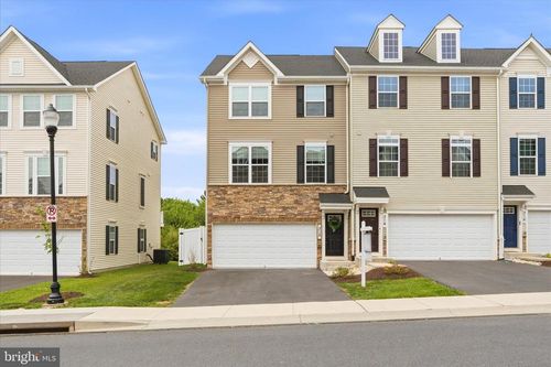 312 Pemberton Park Ln, FREDERICK, MD, 21703-4908 | Card Image
