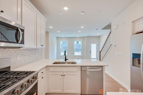 323 Sadie Circle, New Brunswick, NJ, 08901 | Card Image
