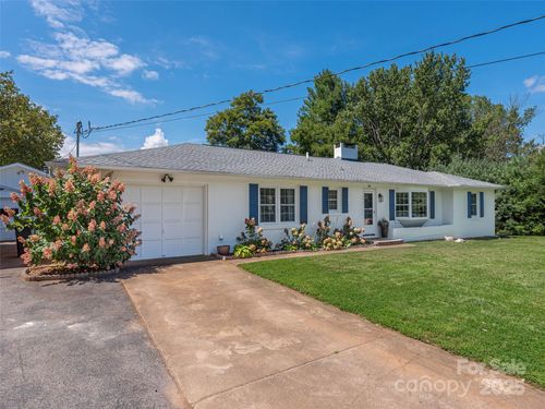 868 Mulberry St, Clyde, NC, 28721-8533 | Card Image