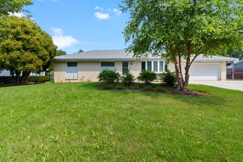 8826 S Patricia Boulevard, Oak Creek, WI, 53154 | Card Image