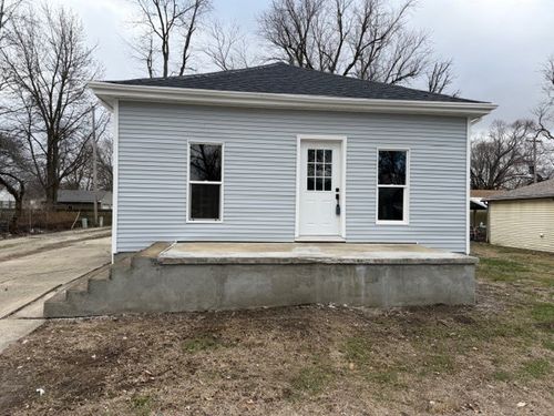 307 W 5th St, Pana, IL, 62557-1512 | Card Image