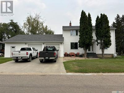 708 1 St St E, House other with 3 bedrooms, 2 bathrooms and null parking in Wilkie SK | Image 1