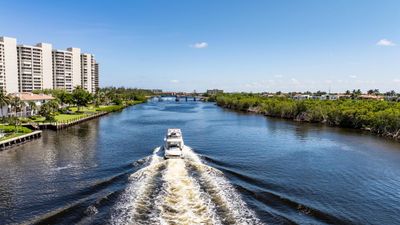 816 - 4740 S Ocean Boulevard, Condo with 3 bedrooms, 2 bathrooms and null parking in Highland Beach FL | Image 3