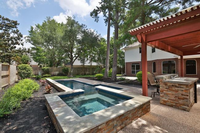 Beautifully maintained gardens and fully irrigated. | Image 37