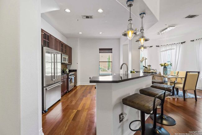 APT-109 - 215 Center, Condo with 2 bedrooms, 3 bathrooms and null parking in San Antonio TX | Image 8