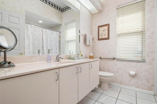 Bathroom 2 | Image 25