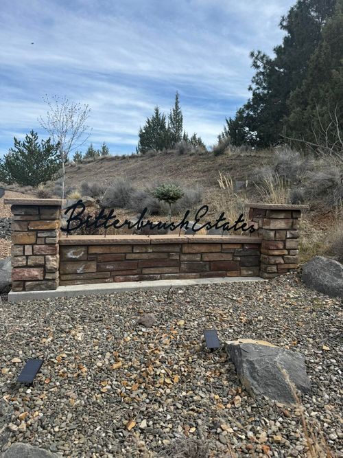 3700 Ne Hilltop Ln, Madras, OR, 97741 | Card Image