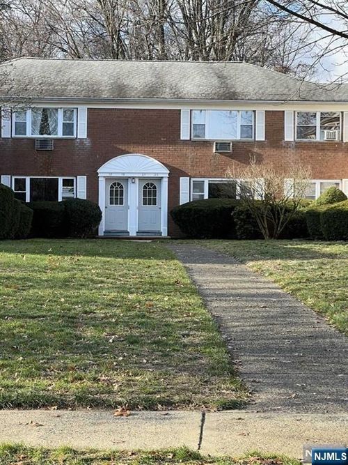 17 Manchester Ct, Wayne, NJ, 07470-3390 | Card Image