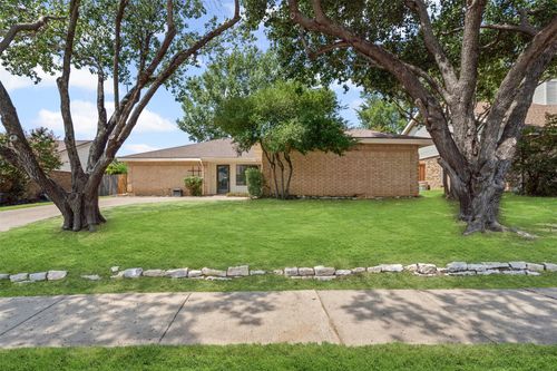 2415 Amber Hill Ln, Euless, TX, 76039-8002 | Card Image