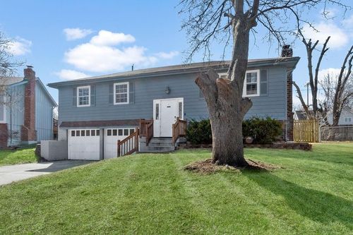 2225 E Taylor Dr, Olathe, KS, 66062-2407 | Card Image