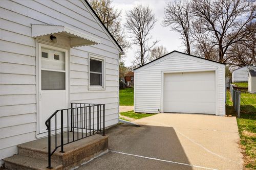 1416 62nd St, Des Moines, IA, 50311-1942 | Card Image