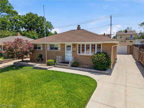 15010 Kennerdown Ave, Maple Heights, OH, 44137-3642 | Card Image